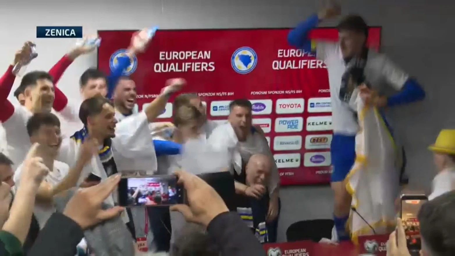 VIDEO | Zmajevi prekinuli press i okupali Barbareza vodom