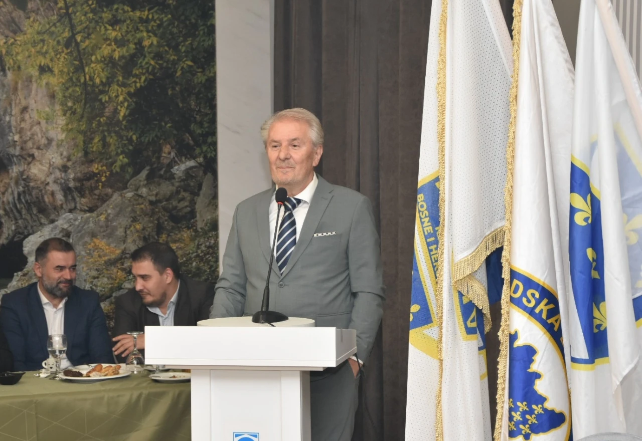 Lendo dao rok da mu se dostavi izvještaj o gradnji u Mostaru