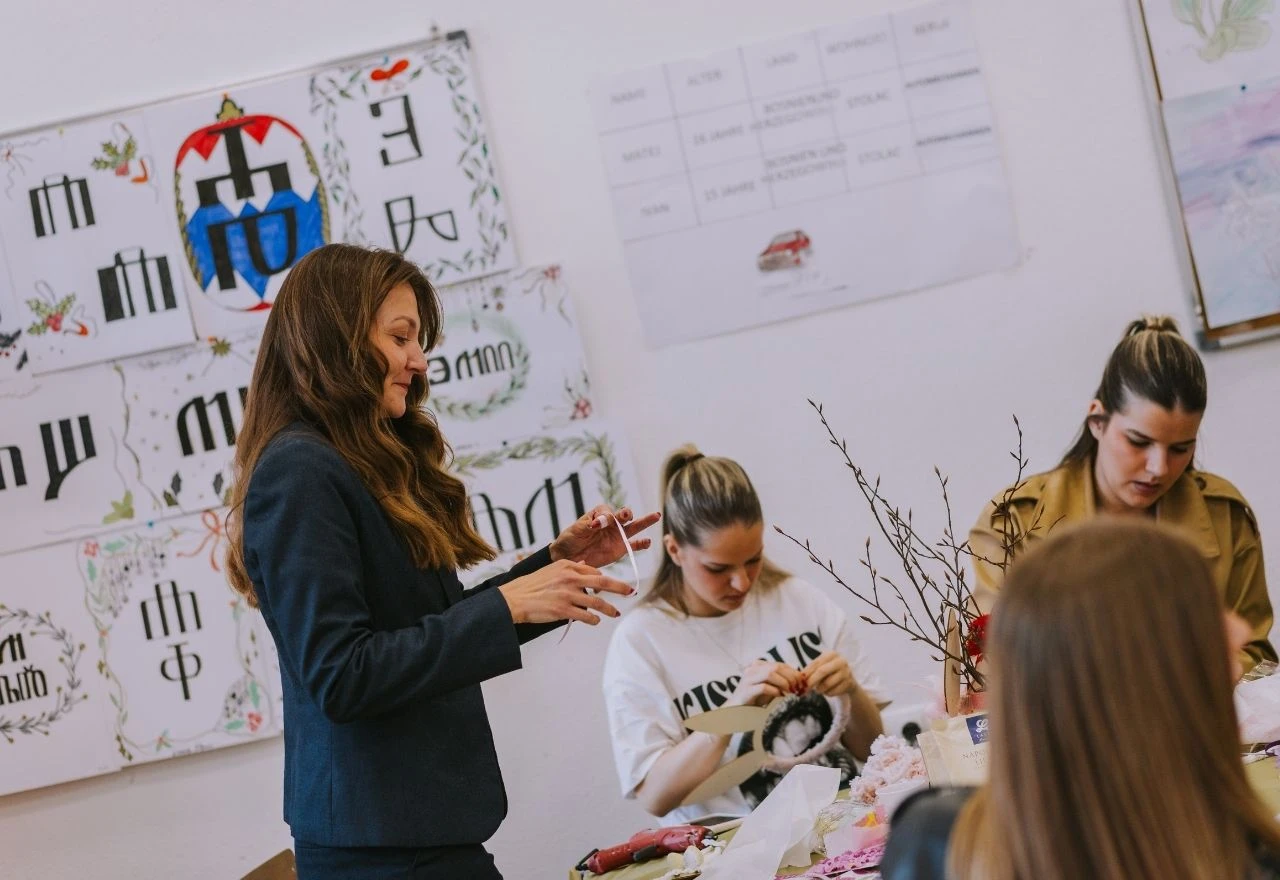 FOTO | "Htjeli smo pokazati koliko vrijede": Priča o sekciji u kojoj učenici pronalaze sebe kroz umjetnost