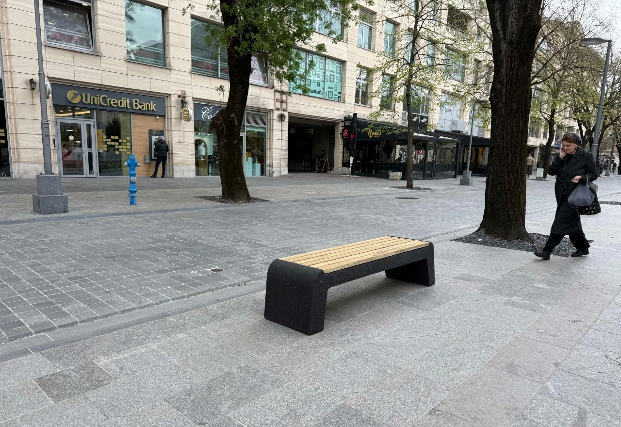 FOTO | Nove klupe za novu šetnicu