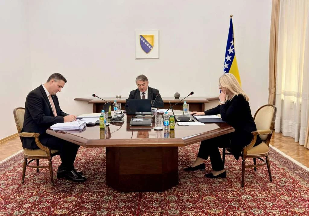 Muslimansko bratstvo kao teroristička organizacija i u BiH: Bećirović i Komšić odbili prijedlog