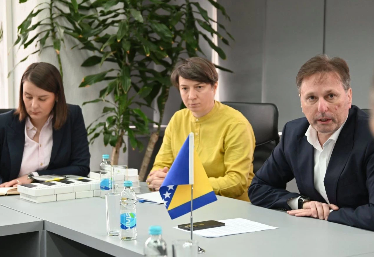 Službenici dobili 100 "super" telefona za kontrolu biljne proizvodnje