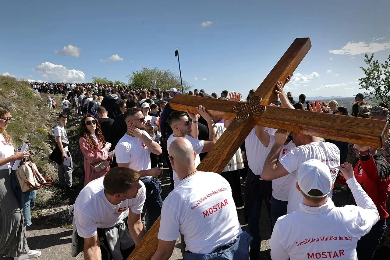 Na granicama gužve, u Hercegovini procesije
