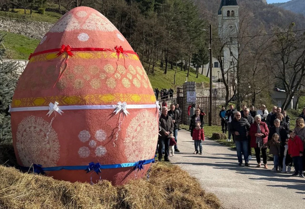 Kraljeva Sutjeska dobila uskrsno jaje visoko 3,33 metra