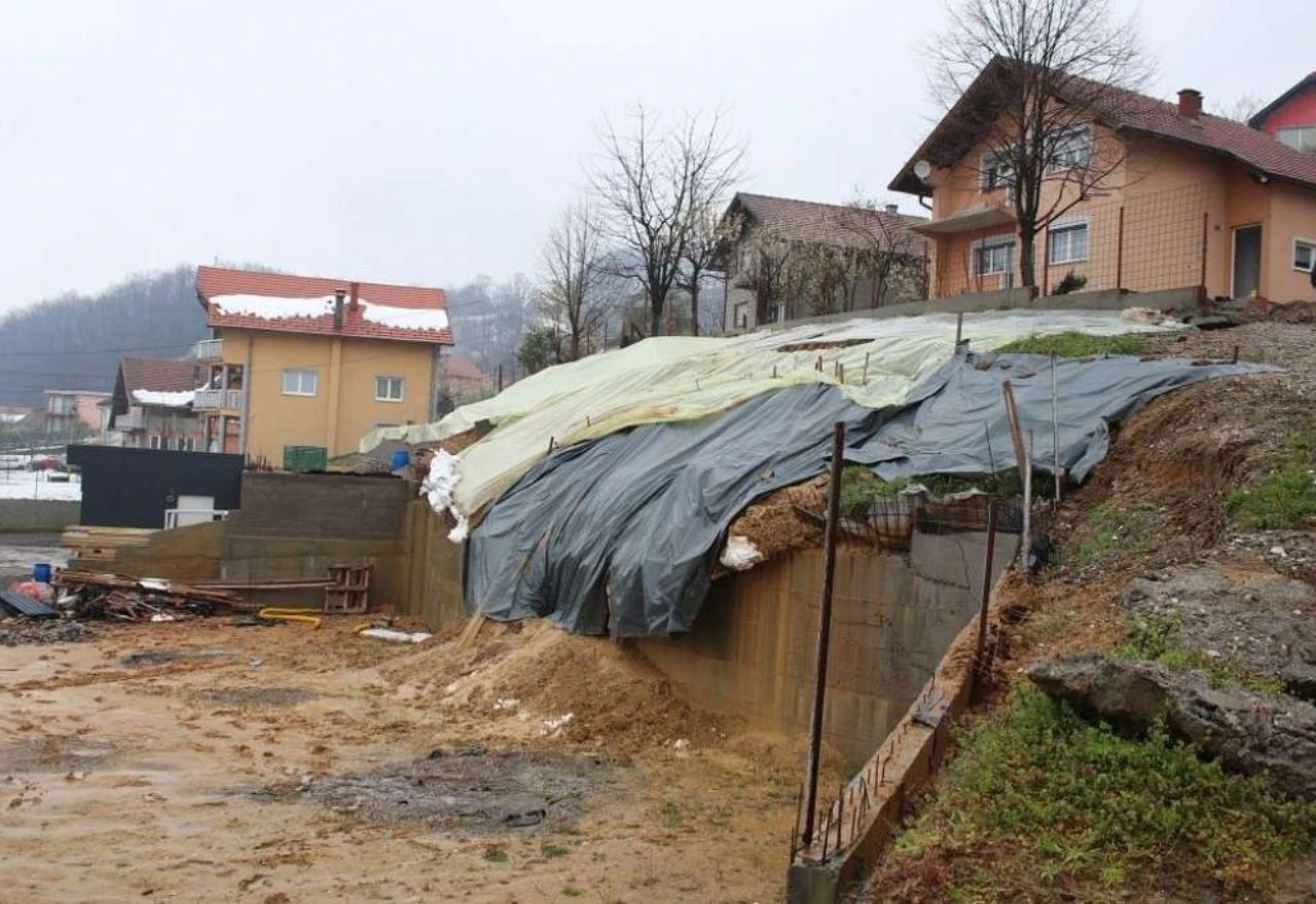 Novo aktiviranje klizišta u Kalesiji: Više naselja ugroženo