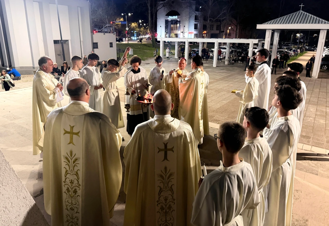 FOTO | Obredi Velike subote u mostarskoj katedrali