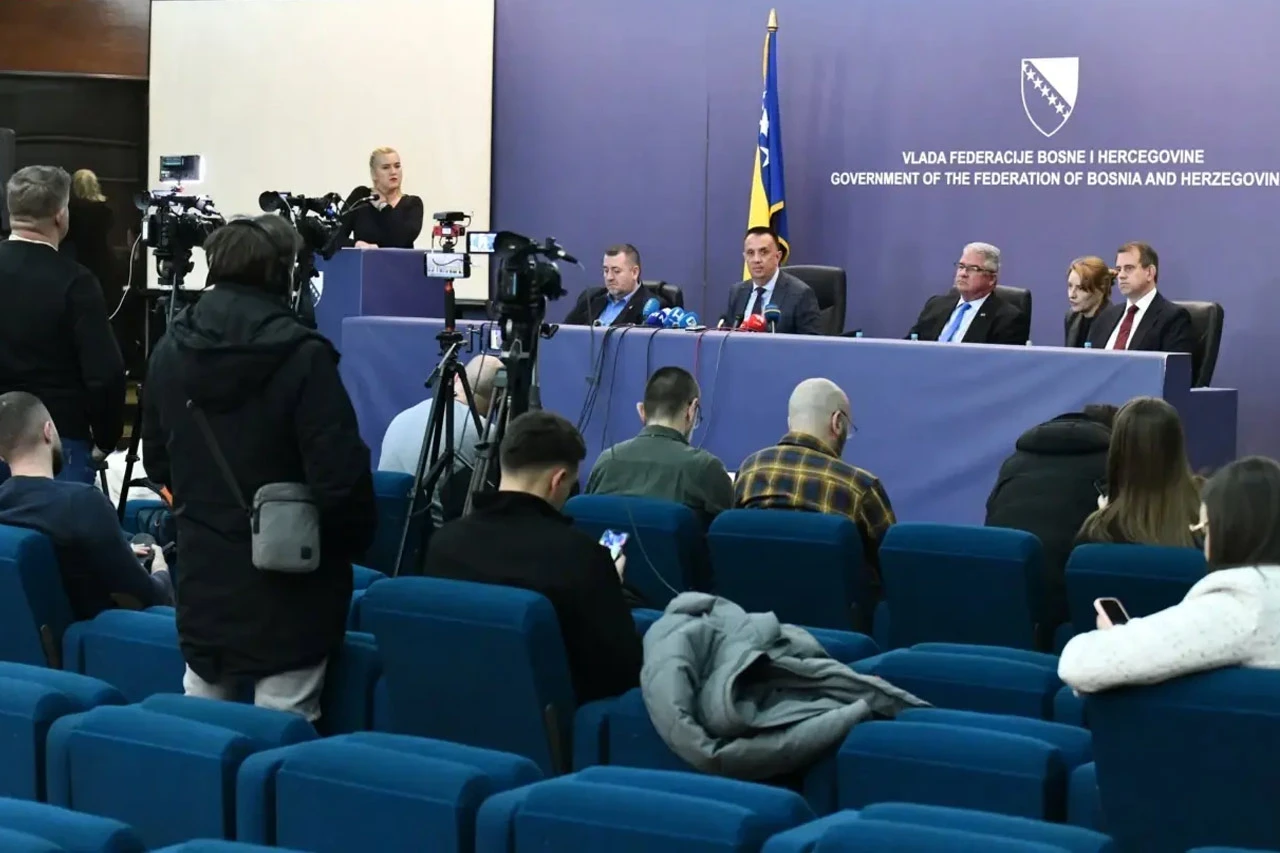Previšić upozorio zastupnike: Ne dajte Južnu interkonekciju sumnjivim strukturama