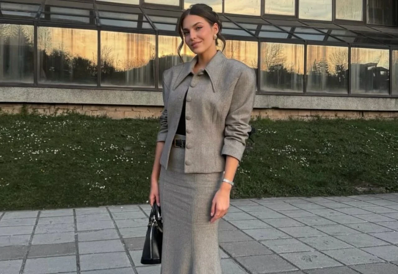 Svi pogledi na njoj: Džejla Ramović zablistala u elegantnom izdanju na Čolinom koncertu