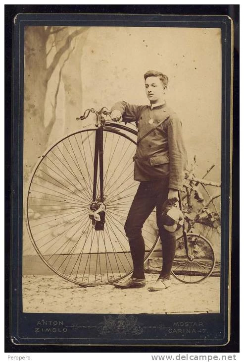 Studijska fotografija biciklista (fotograf: Anton Zimolo) 1890.