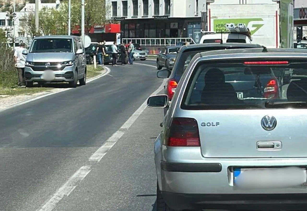 Više ozlijeđenih u sudaru četiri vozila na M-17