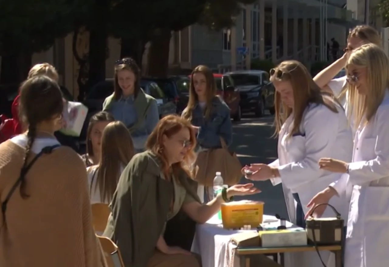Studenti u Mostaru građanima mjerili tlak i šećer