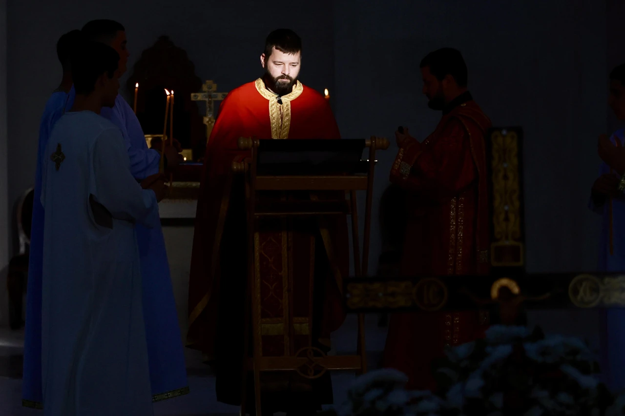 FOTO | Veliki petak pravoslavni vjernici obilježili iznošenjem plaštanice
