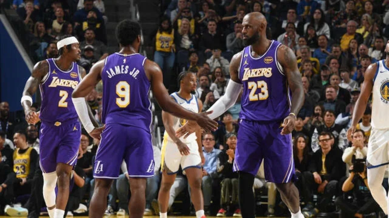 LeBron James četvrti igrač u povijesti NBA lige s 12 000 asistencija