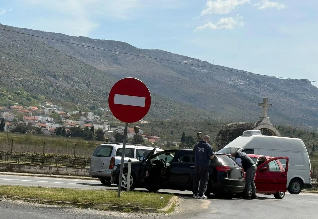 Sudar dva vozila na Bišću Polju