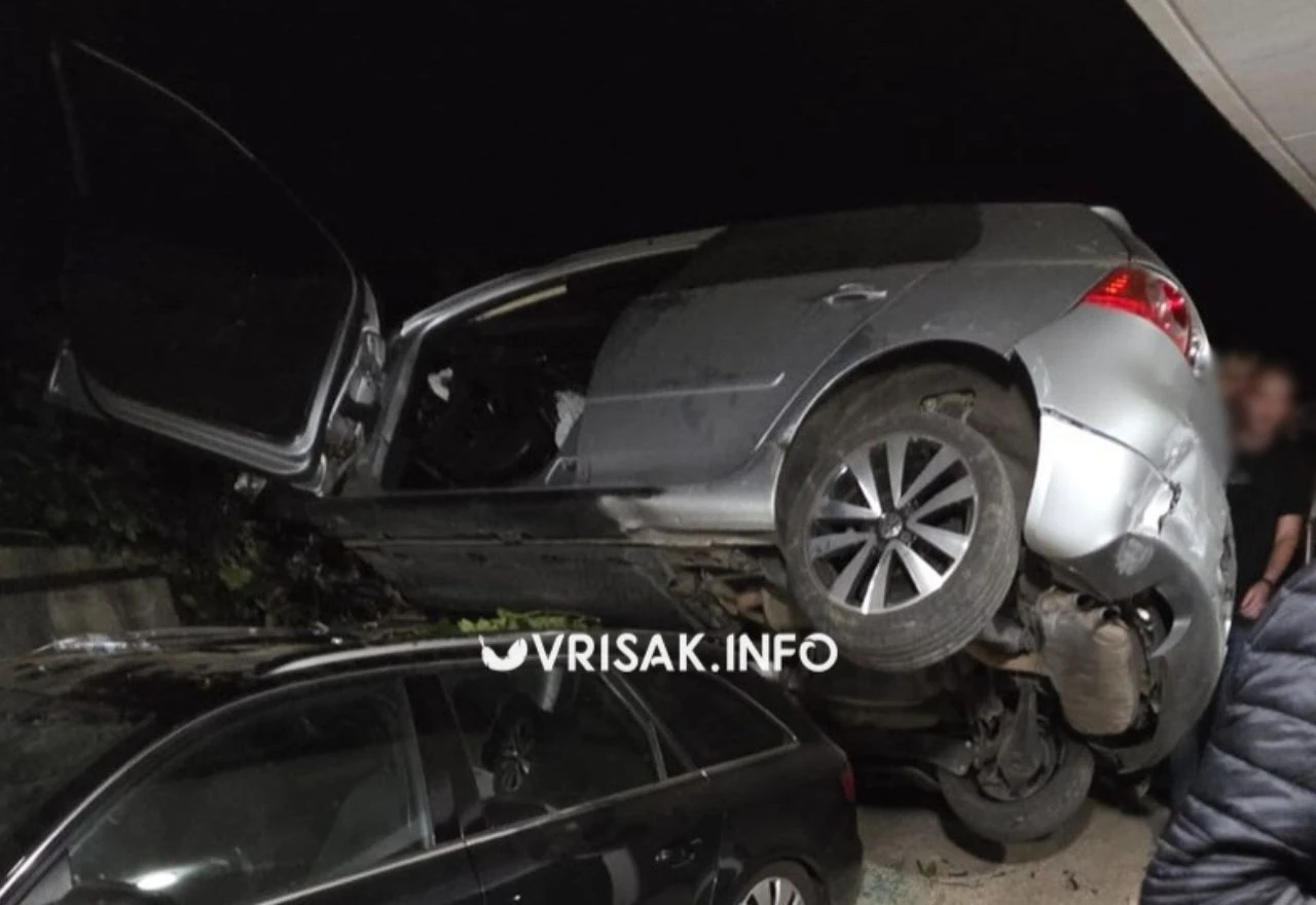 Tri osobe ozlijeđene kod Širokog Brijega, vozač udario u četiri parkirana vozila