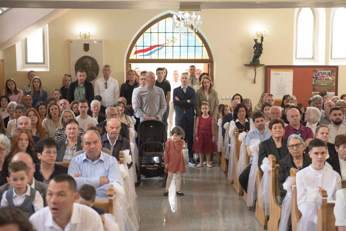 Mali Uskrs u Bijelom Polju - pričest