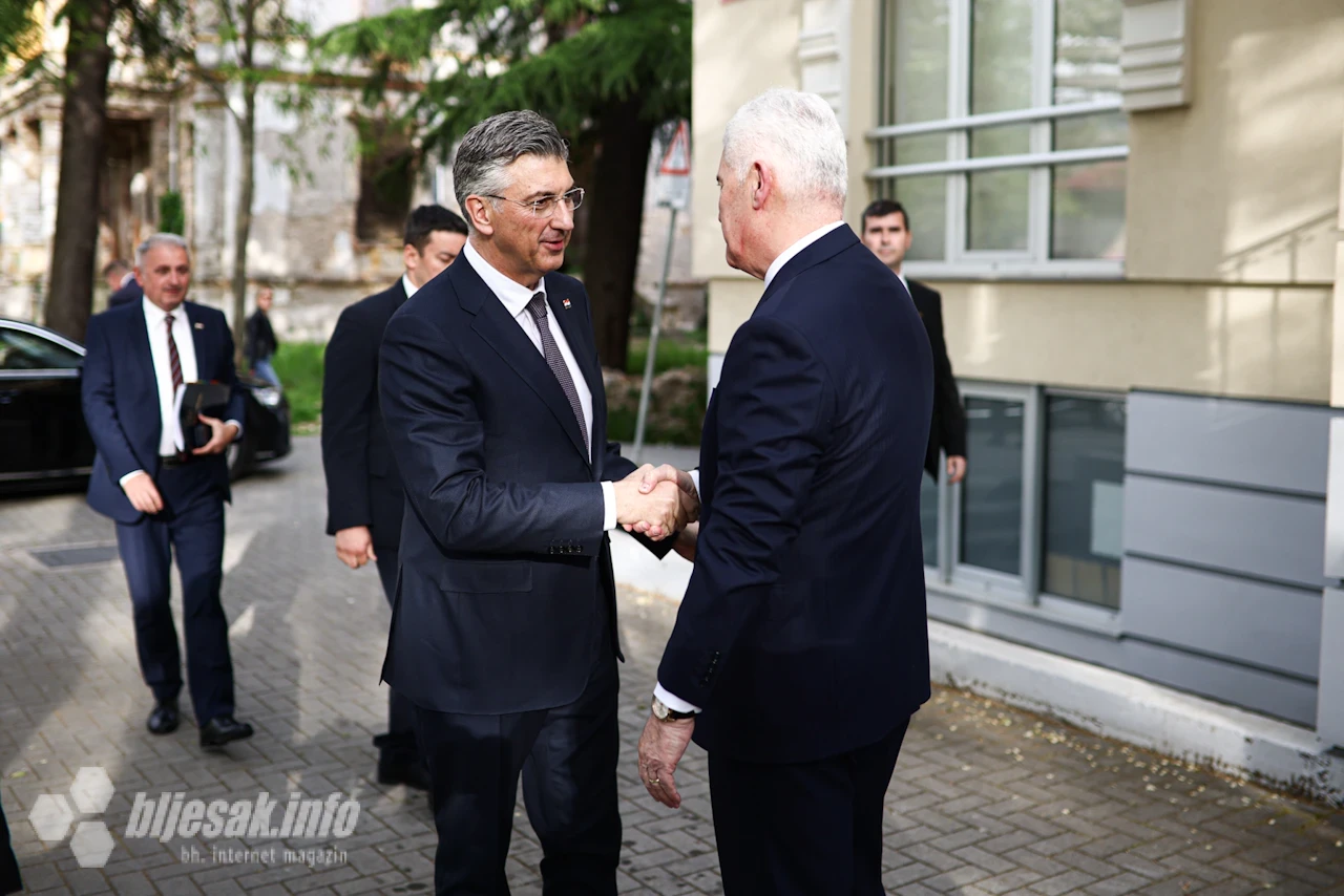Predsjednik Vlade Republike Hrvatske Andrej Plenković stigao je u Mostar i održao sastanak s delegacijom HNS-a BiH
