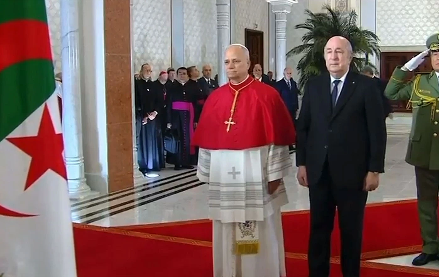 Papa prohodao bos Veliku džamiju tijekom povijesnog posjeta Alžiru