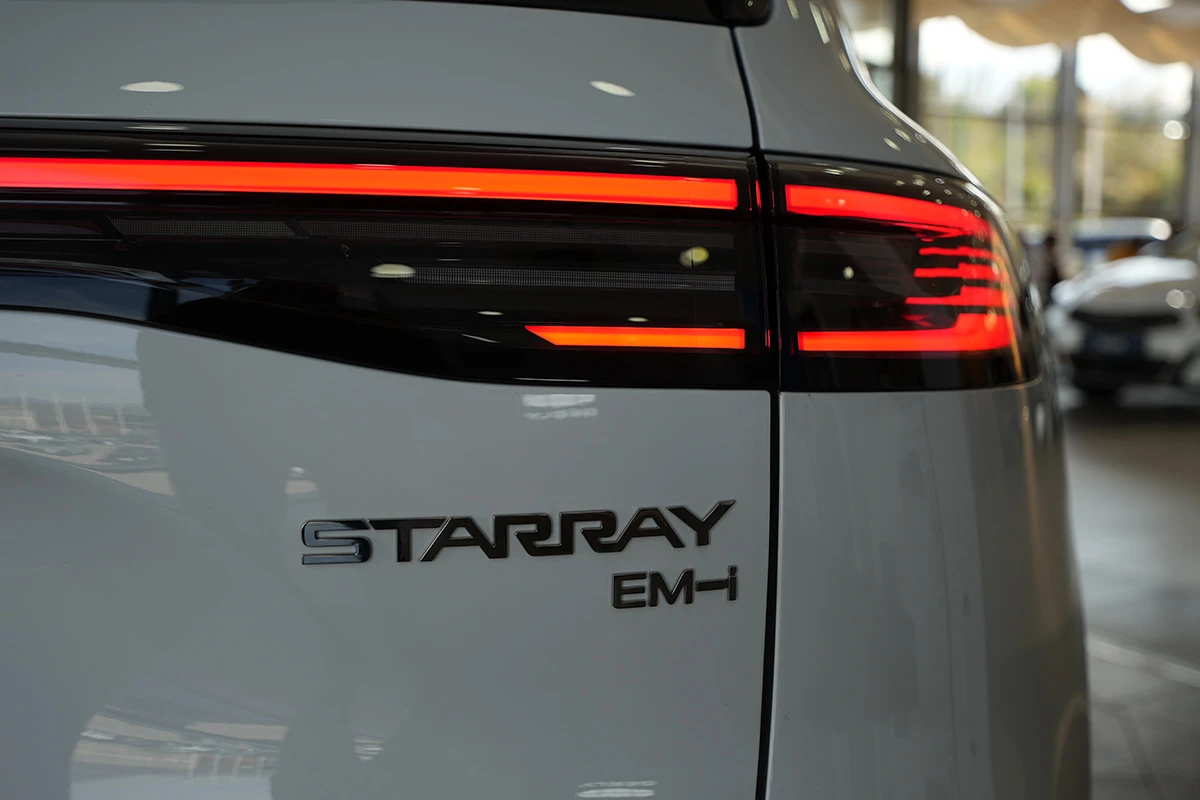 Hibridna utrka se zahuktava: Geely protiv Toyote