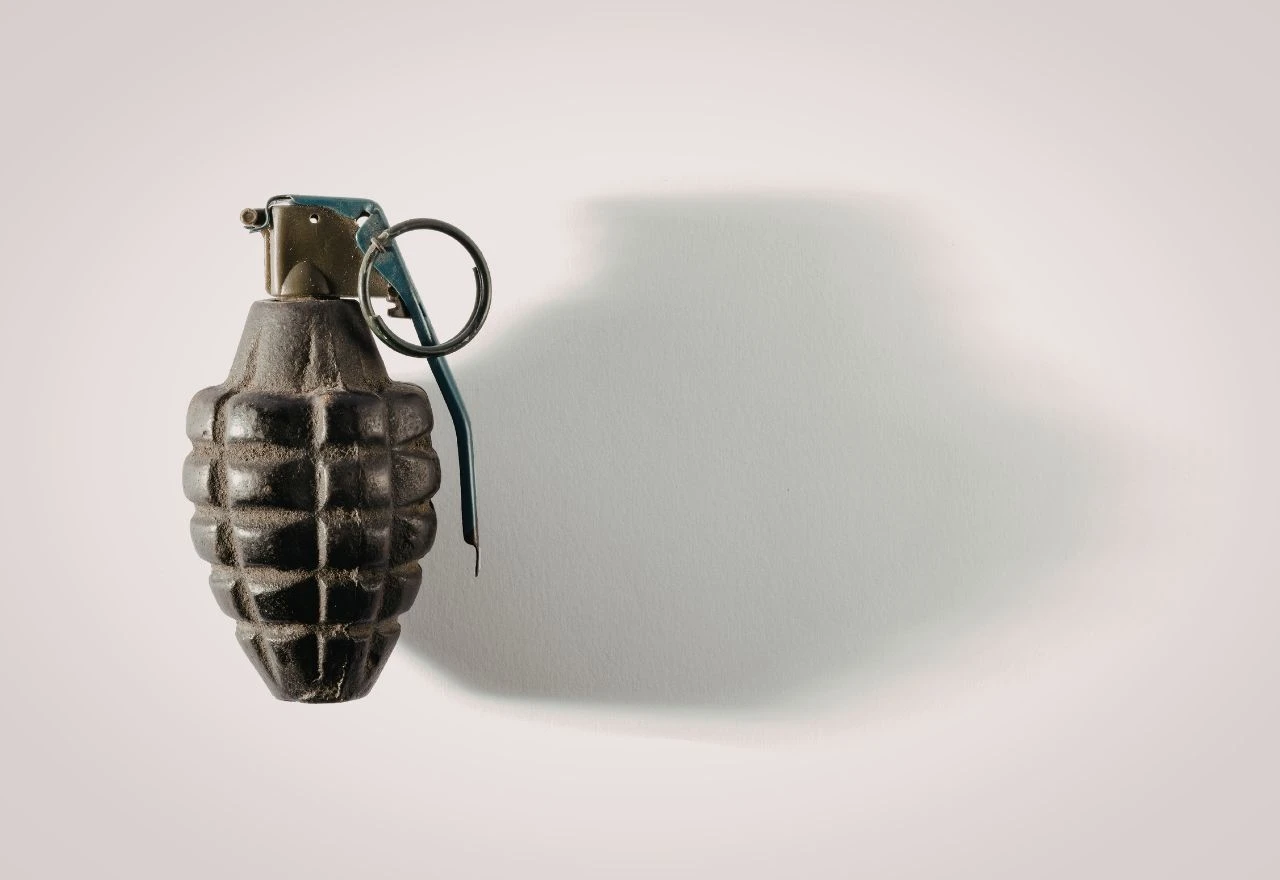 Uhićen muškarac koji je bombom prijetio obitelji