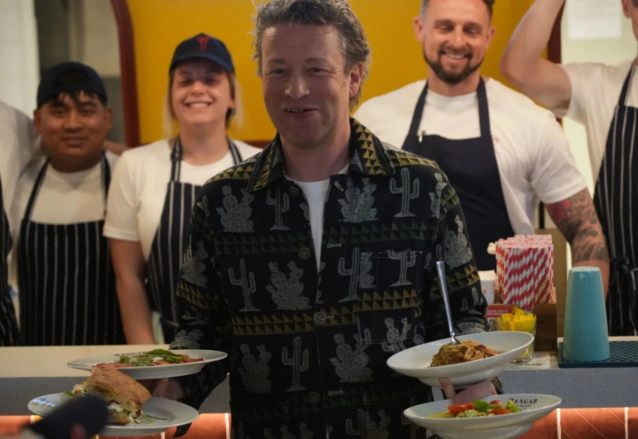 Jamie Oliver posjetio beogradsku tržnicu pa kuhao u svom restoranu