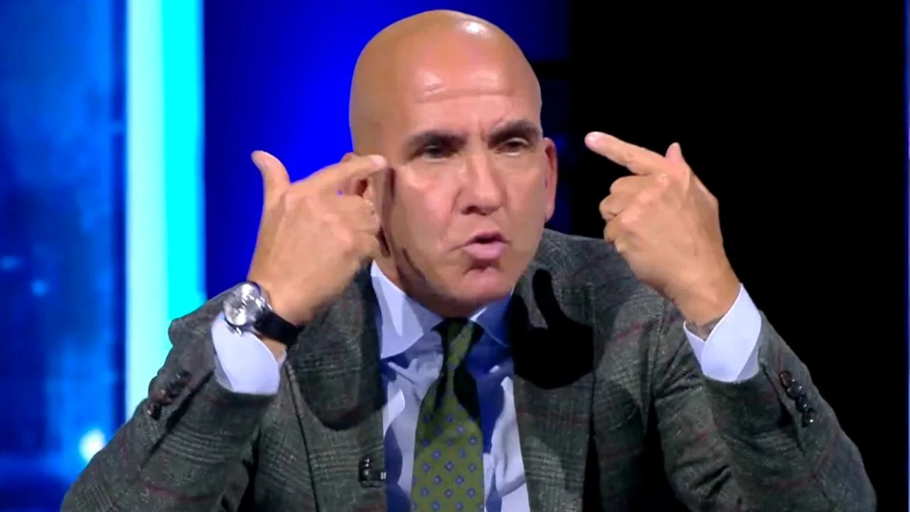 Di Canio tijekom analize utakmice u studiju počeo udarati glavom od stol
