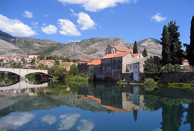 Oblaci bi došli, al' im ne da bura