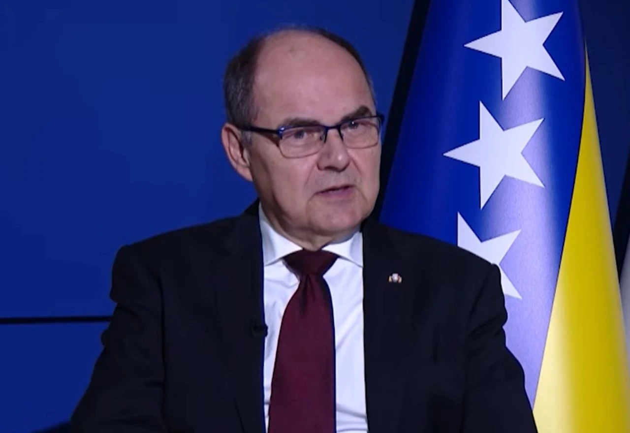 Schmidt: "Ne dolaze na sjednice, a primaju plaću - ne čekajte OHR"