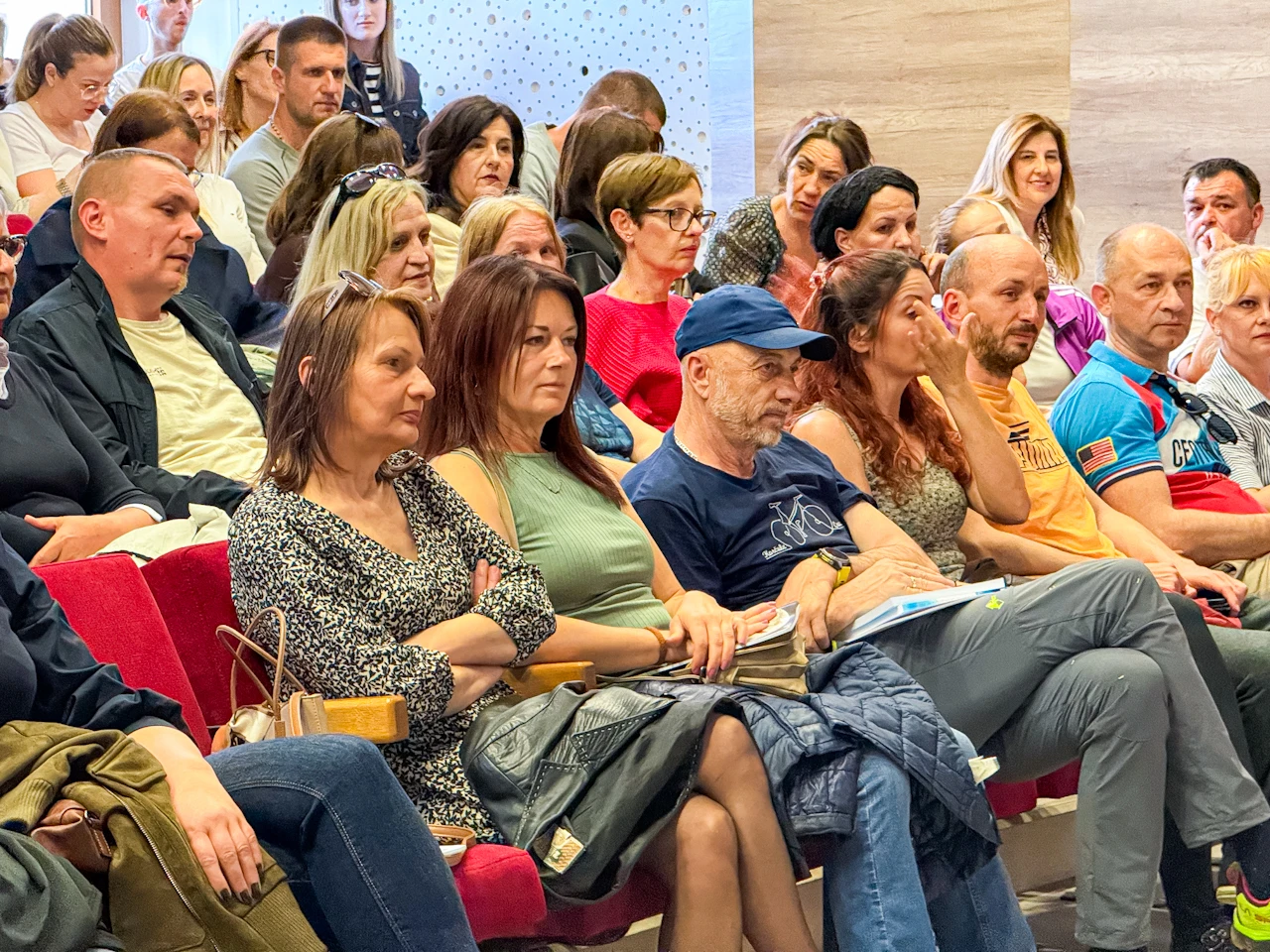 FOTO | U Mostaru održano predavanje o prehrani po krvnim grupama