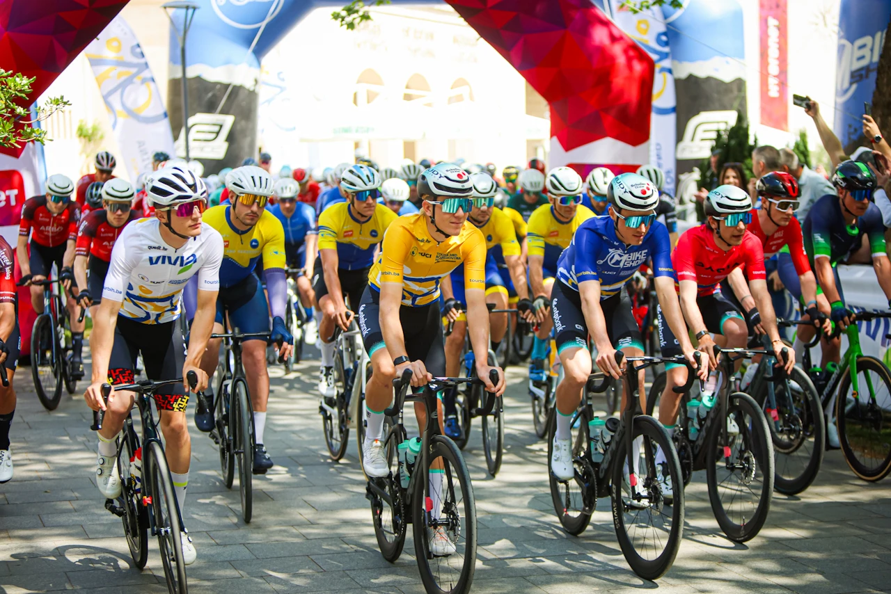 FOTO | Druga etapa Tour of BiH krenula iz Mostara