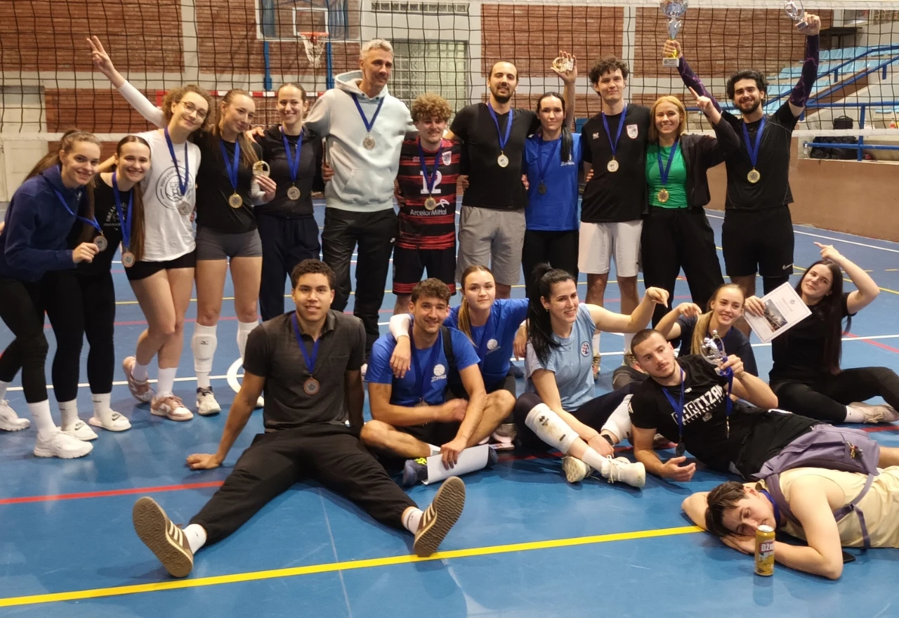 FOTO | Prvi mix odbojkaški turnir u Mostaru okupio deset ekipa