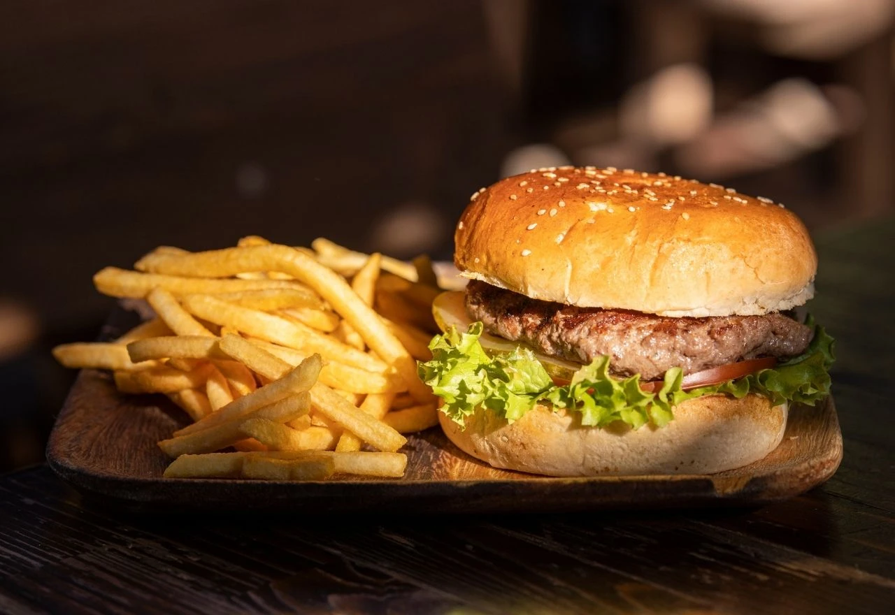 Znate li što je zapravo toliko nezdravo u hamburgerima?