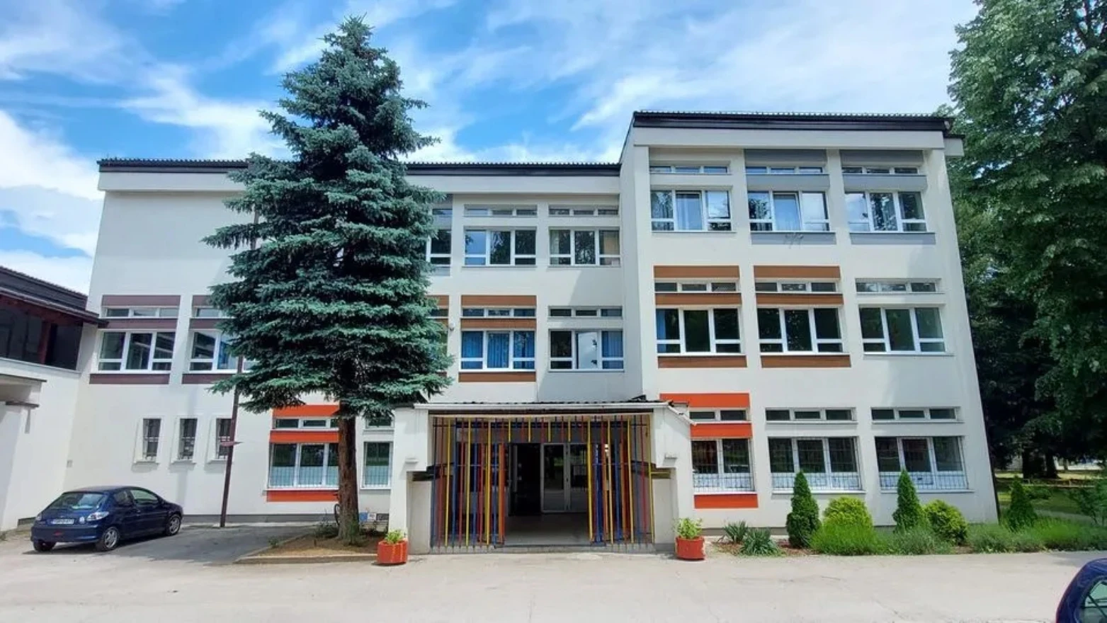 Dojave o bombama u 16 škola Središnje Bosne