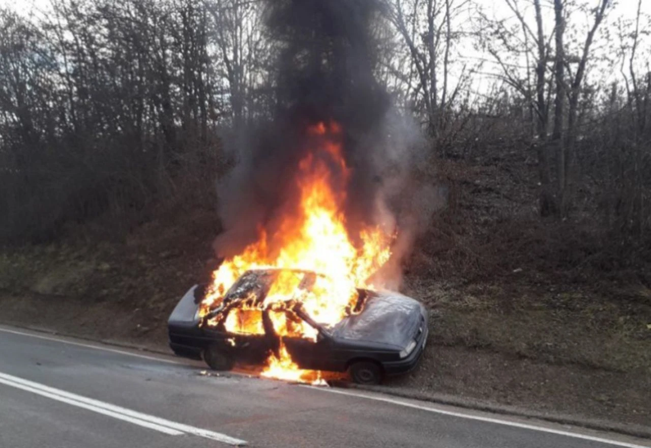 Jedna osoba ozlijeđena u sudaru kod Čapljine, vozilo planulo nakon nesreće