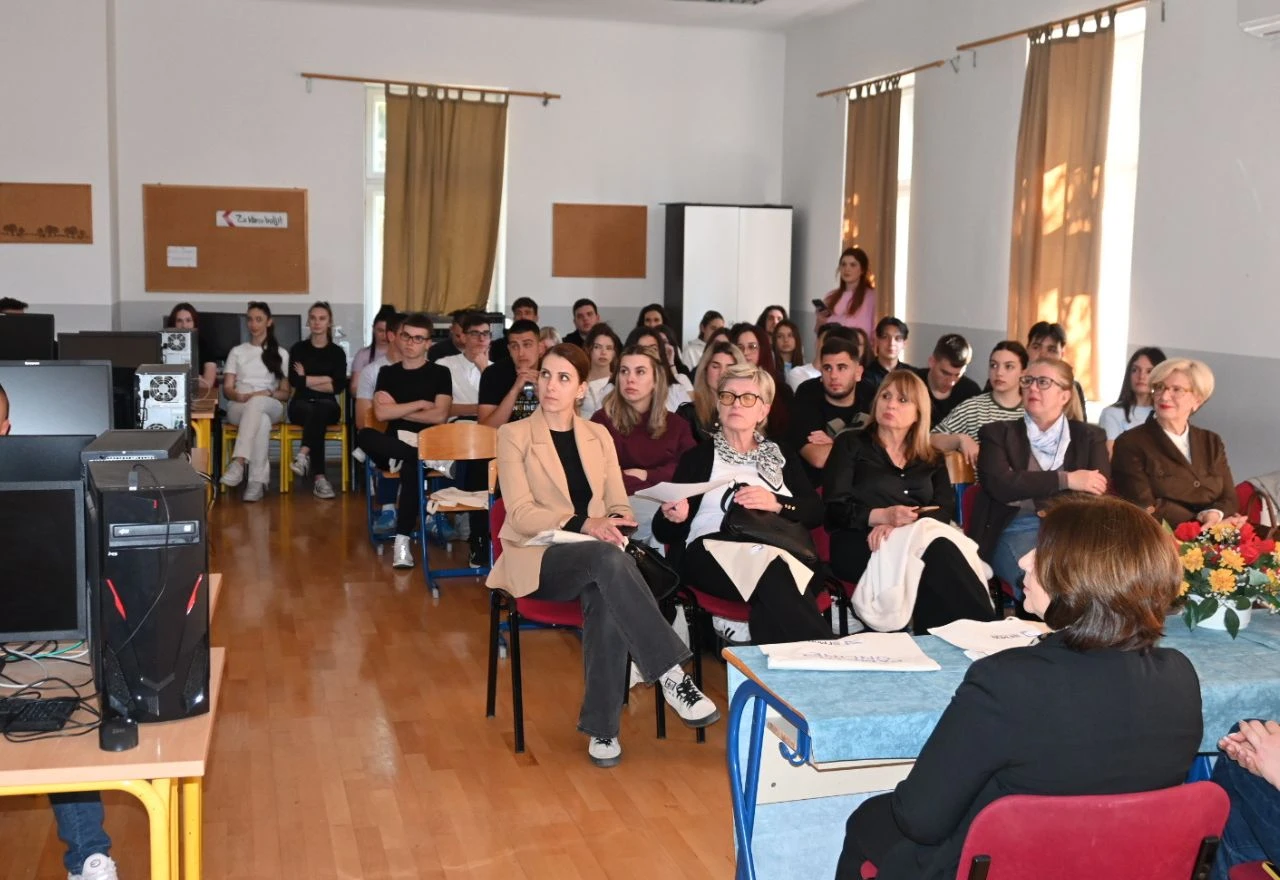 Projekt "Pametno online" završen panelom o sigurnosti mladih na internetu