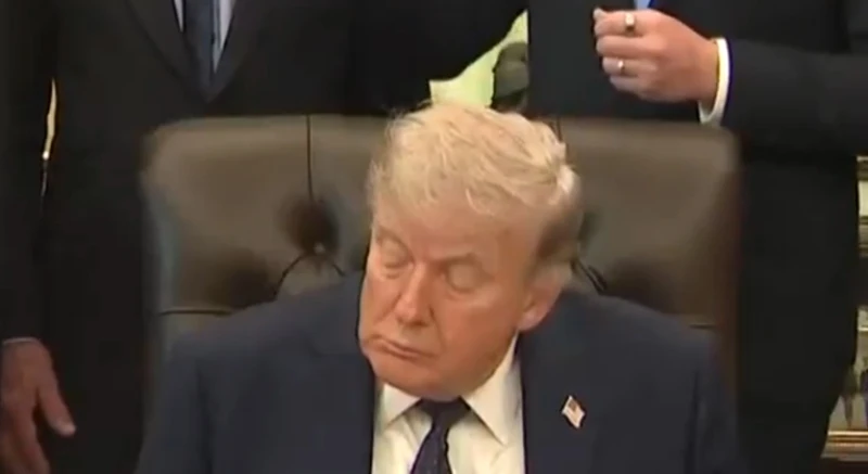VIDEO | Trump opet zaspao usred sastanka