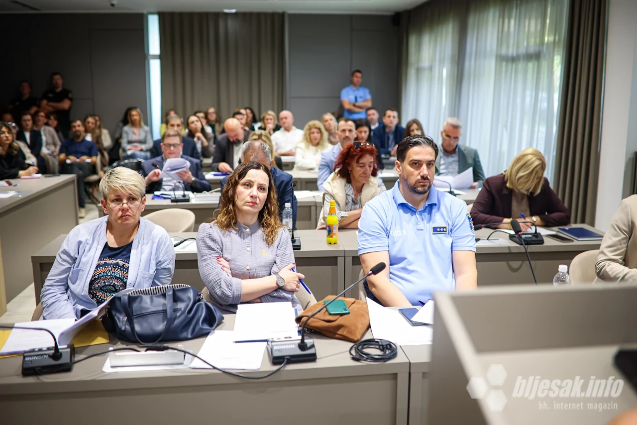 U Širokom Brijegu je održana javna rasprava o Nacrtu zakona o plaćama i naknadama korisnika županijskog Proračuna