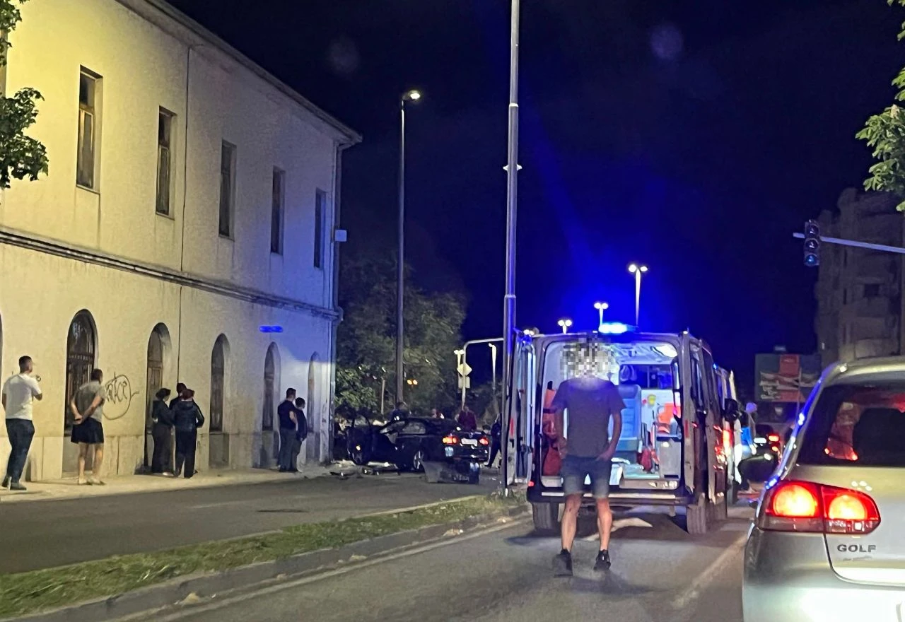 Teška prometna nesreća na Bulevaru u Mostaru, ima ozlijeđenih