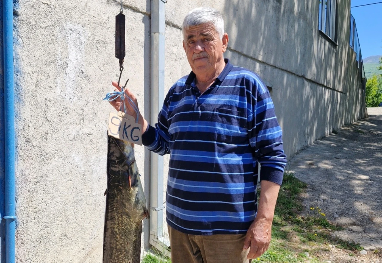 Zvonko u Neretvi ulovio soma teškog 9 kilograma