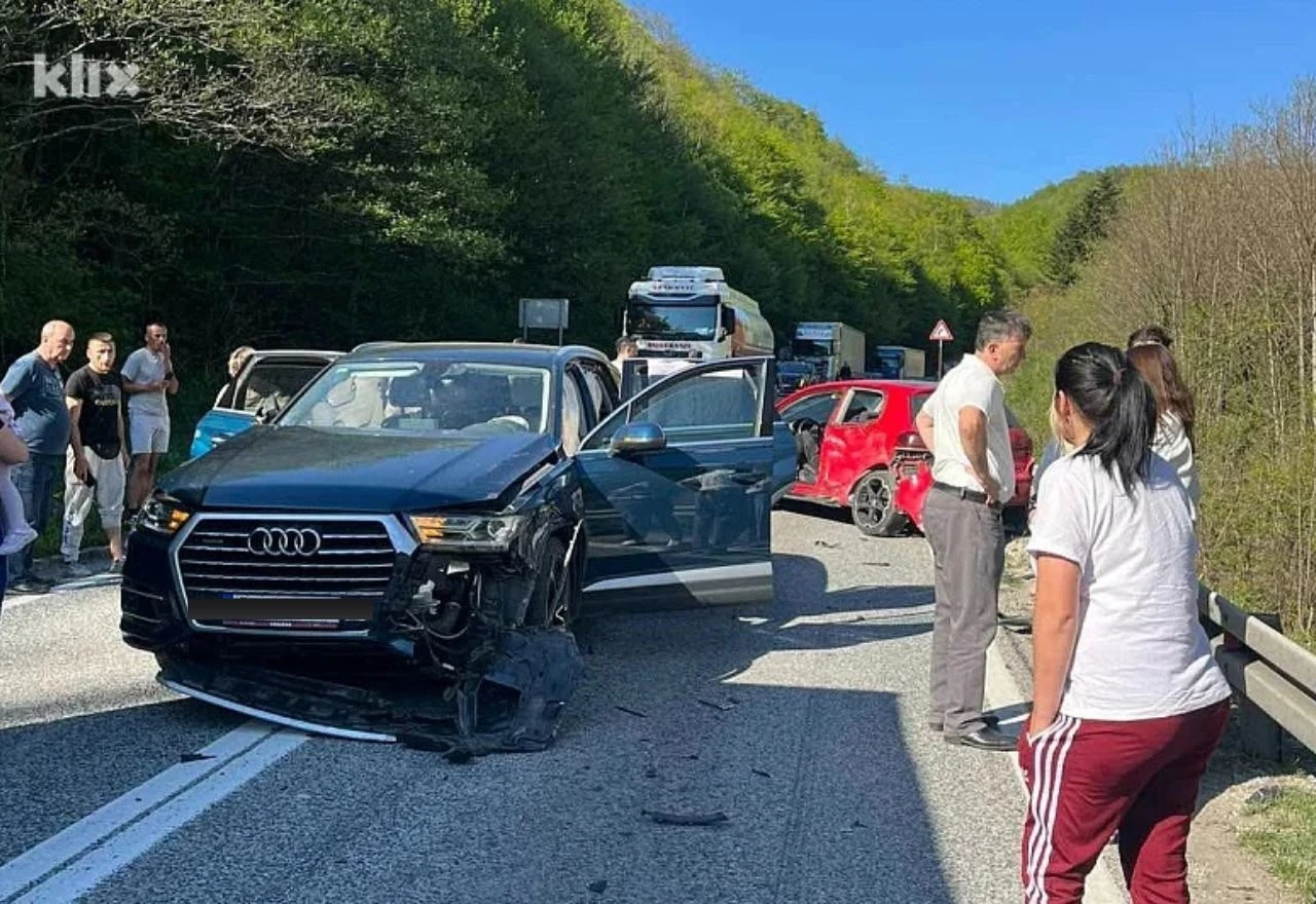 Teška nesreća na Bradini, obustavljen promet na M-17