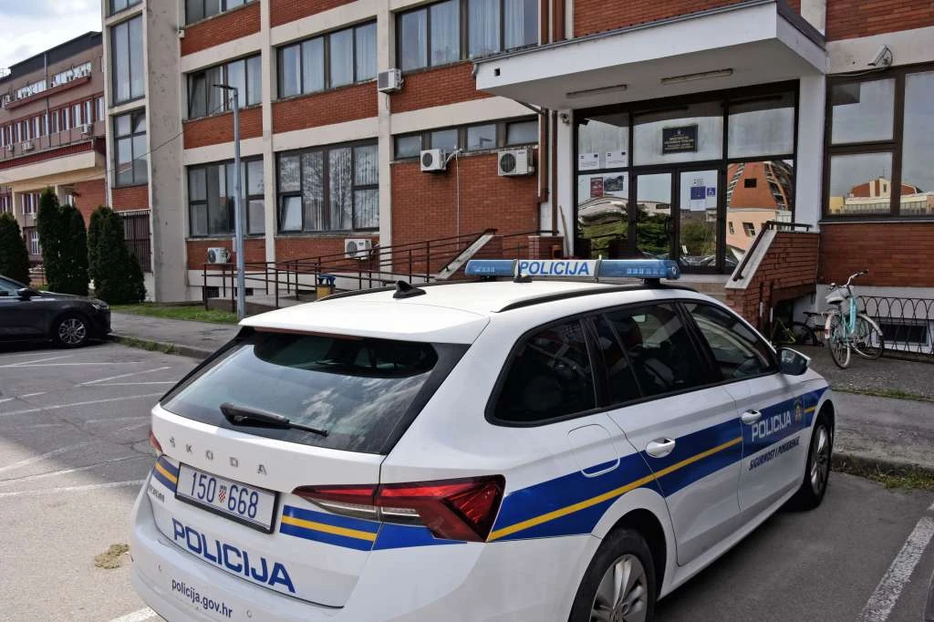 Maloljetniku zbog dojava o bombama određen pritvor, osumnjičen za terorizam
