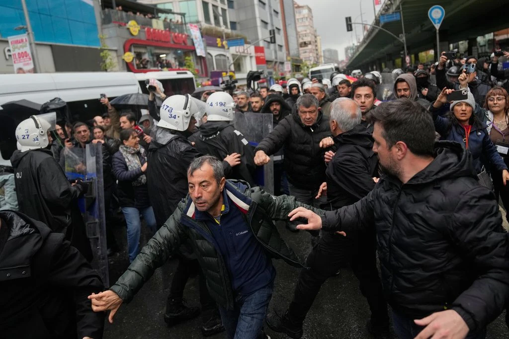 Tisuće prosvjednika u Istanbulu za Praznik rada traži kruh, mir i slobodu