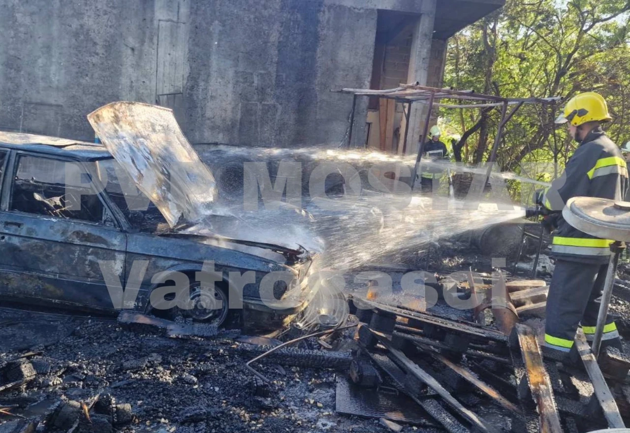 Mostar: Požar se proširio i 'progutao' automobil