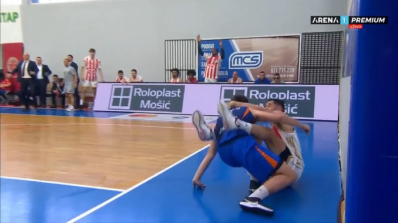 Žestoka tučnjava na utakmici Zlatibor - Crvena Zvezda