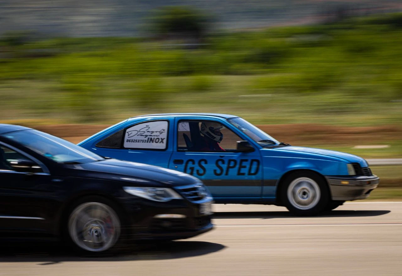 FOTO | Street Race spektakl u Mostaru: Više od 220 vozača i gotovo 100.000 KS na pisti