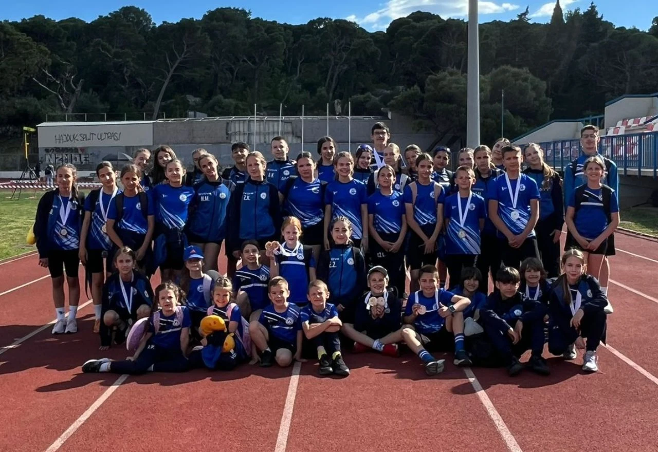 42 atletičara iz Mostara osvojila brojne medalje na Dalmatinskoj ligi