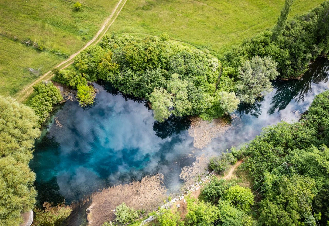 FOTO/VIDEO | Posjetili smo Bezdan – mističnu oazu čija dubina još nije izmjerena