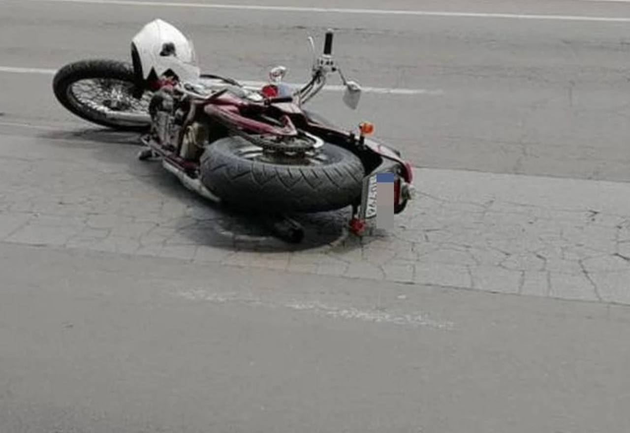 Motociklist ozlijeđen u sudaru s automobilom u Grudama