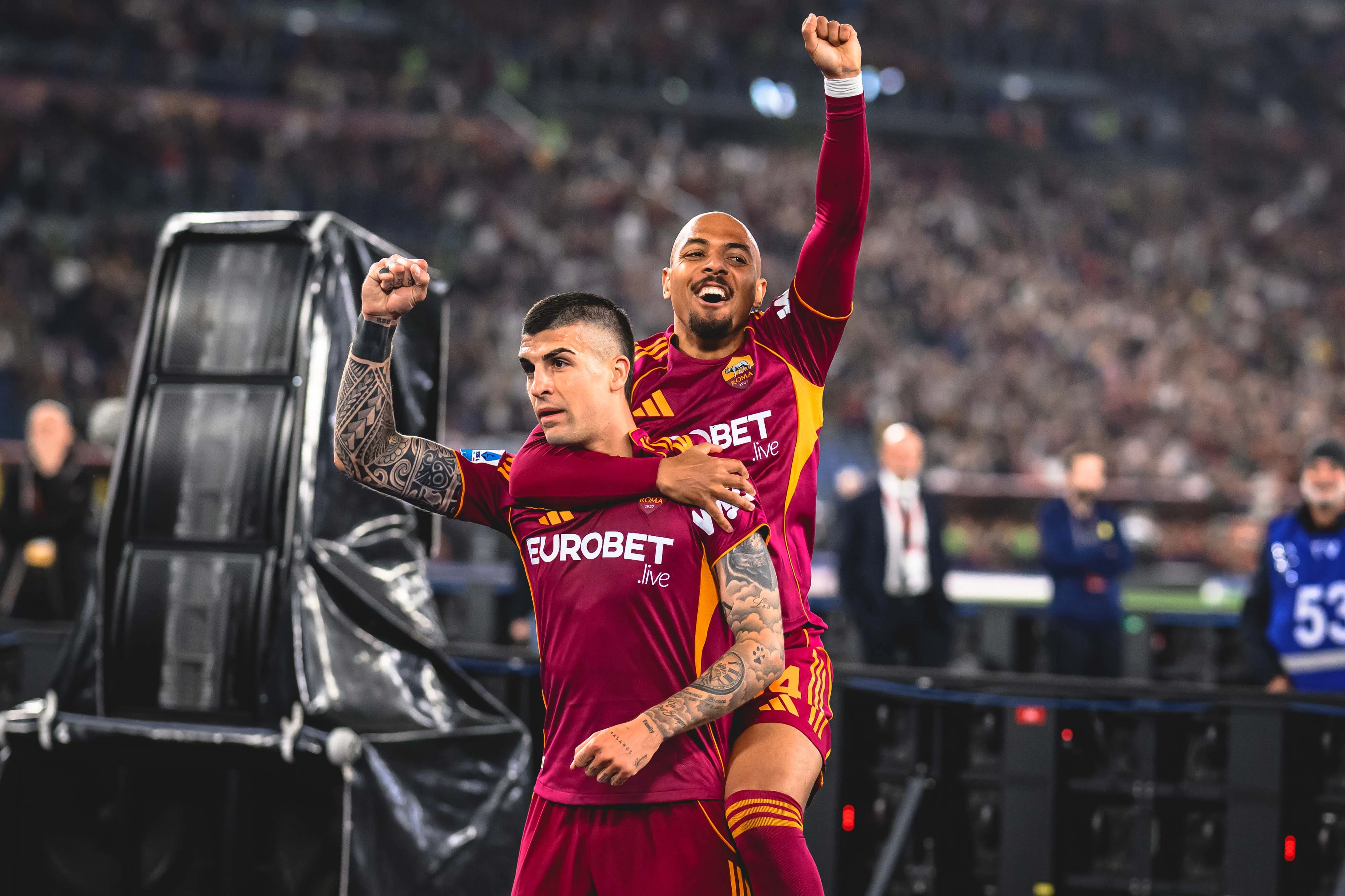 Roma deklasirala Fiorentinu u lovu na Ligu prvaka, slavio i Lazio