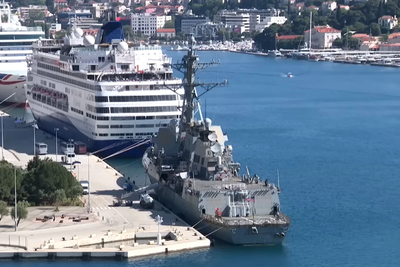 VIDEO | USS Oscar Austin usidren u Luci Gruž: Posada na odmoru, Hrvati u prepirci